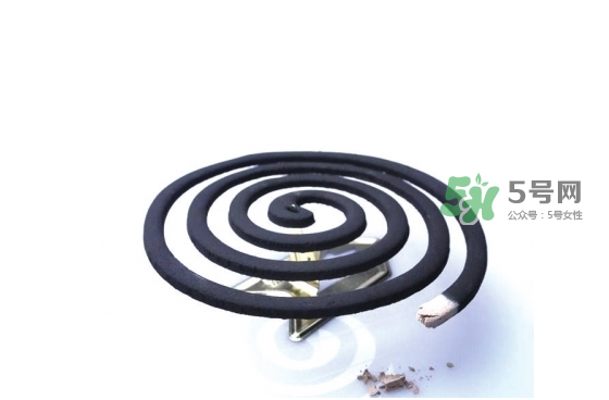 點20盤蚊香開空調(diào)睡中毒 開空調(diào)能點蚊香嗎？