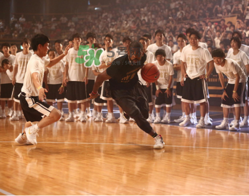 歐文亞洲行同款配色kyrie 3球鞋在哪買_哪里有賣的？