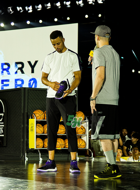 2017庫里亞洲行北京站上腳穿的球鞋是什么型號(hào)？