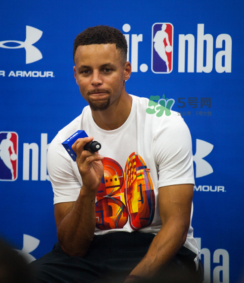 2017庫里亞洲行北京站上腳穿的球鞋是什么型號(hào)？