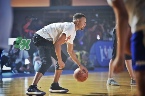 2017庫里亞洲行北京站上腳穿的球鞋是什么型號(hào)？