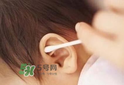 兒童耳屎成硬塊怎么辦？?jī)和撼捎矇K有危害嗎？