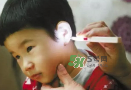 兒童耳屎成硬塊怎么辦？?jī)和撼捎矇K有危害嗎？