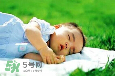 寶寶曬太陽對(duì)眼睛好嗎？寶寶曬太陽對(duì)眼睛的有影響嗎？