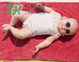 寶寶曬太陽對(duì)眼睛好嗎？寶寶曬太陽對(duì)眼睛的有影響嗎？