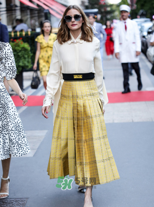 傘裙搭配什么上衣？傘裙怎么搭配好看？