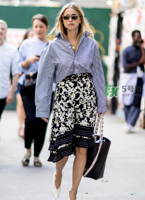 傘裙搭配什么上衣？傘裙怎么搭配好看？