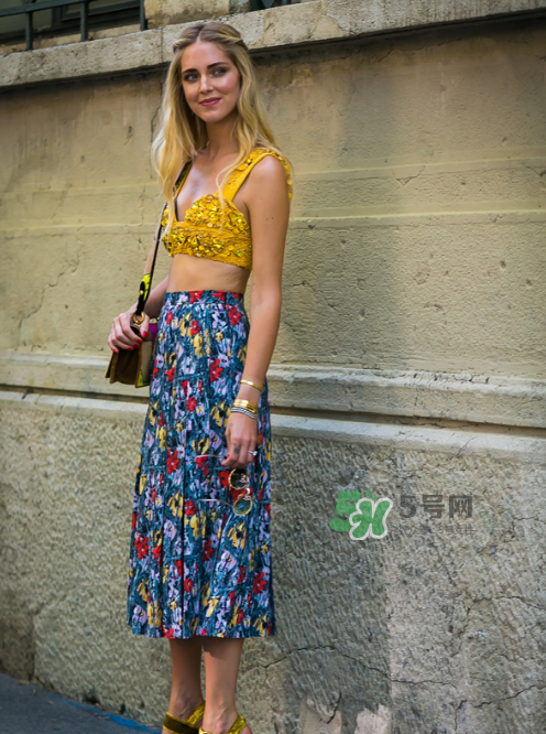 傘裙搭配什么上衣？傘裙怎么搭配好看？