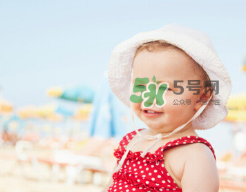 寶寶曬太陽曬哪個部位？夏天寶寶曬太陽最佳時間