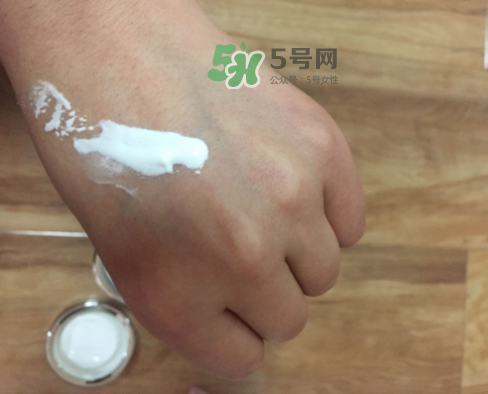 透真水光素顏霜怎么樣？透真素顏霜好用嗎？