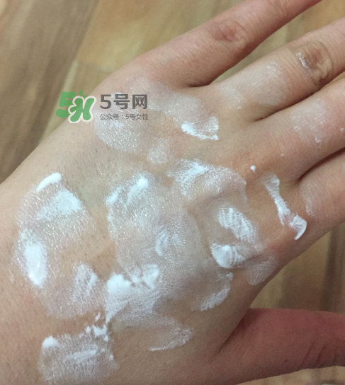 透真水光素顏霜怎么樣？透真素顏霜好用嗎？