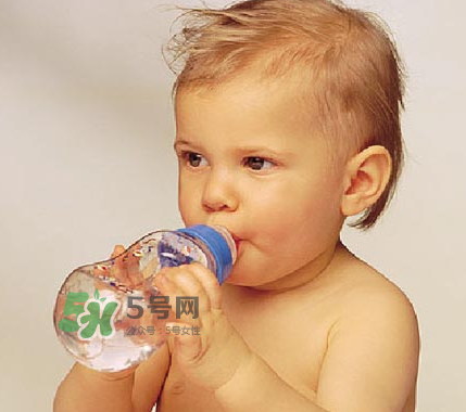 寶寶能喝蜂蜜水嗎？蜂蜜水寶寶能長期喝嗎？