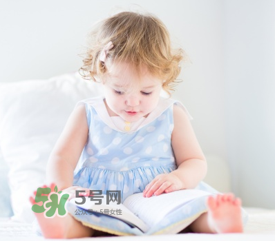 夏天寶寶頭上長紅疙瘩怎么回事？夏天寶寶頭上長東西怎么辦？