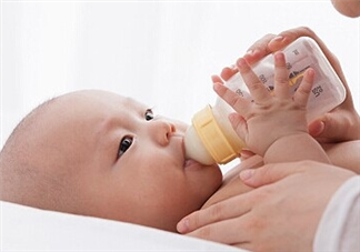 寶寶能喝蜂蜜水嗎？蜂蜜水寶寶能長期喝嗎？