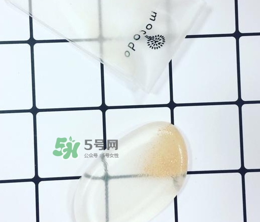 硅膠粉撲和海綿粉撲哪個(gè)好？硅膠粉撲和美妝蛋哪個(gè)好