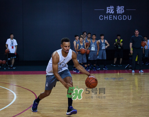 2017庫里亞洲行成都站上腳穿的球鞋是什么型號(hào)？