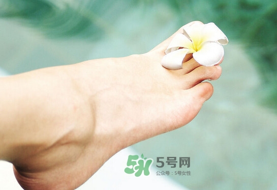 花椒水泡腳能治白發(fā)嗎？花椒水泡腳的禁忌