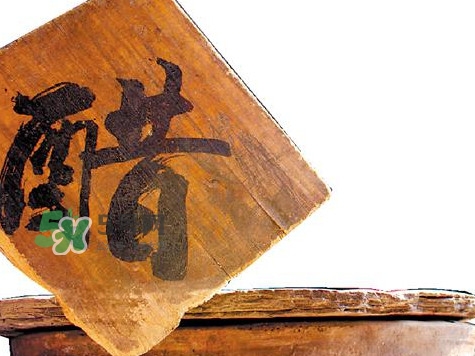 醋泡腳用白醋還是陳醋？泡腳用什么醋最好？