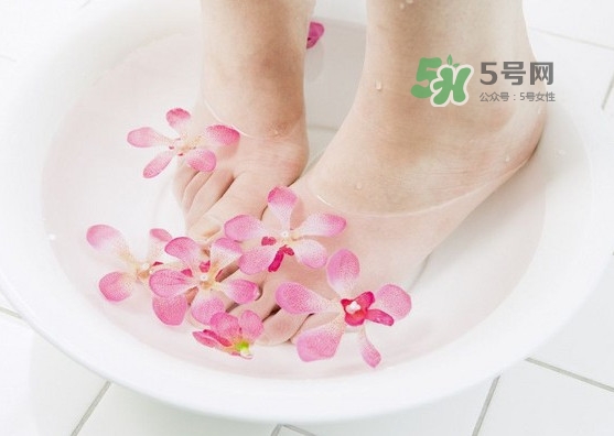 花椒水泡腳能治白發(fā)嗎？花椒水泡腳的禁忌