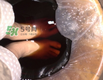 醋泡腳用白醋還是陳醋？泡腳用什么醋最好？