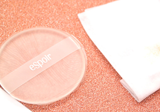 硅膠粉撲和海綿粉撲哪個好？硅膠粉撲和美妝蛋哪個好