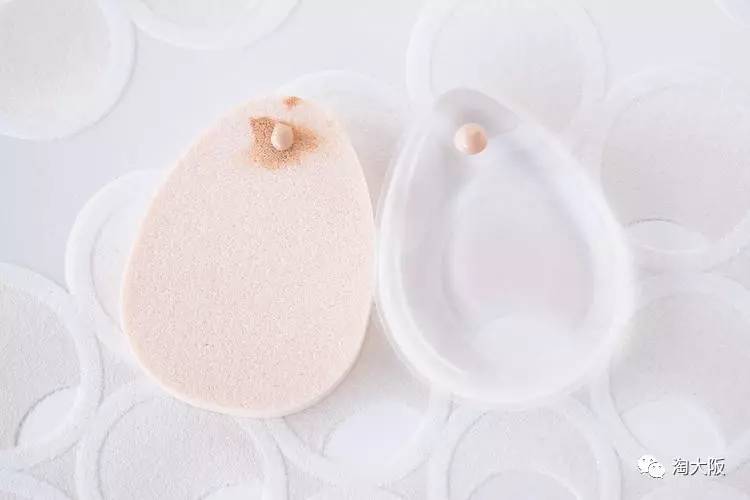 硅膠粉撲和氣墊粉撲哪個(gè)好用？硅膠粉撲和氣墊粉撲對(duì)比