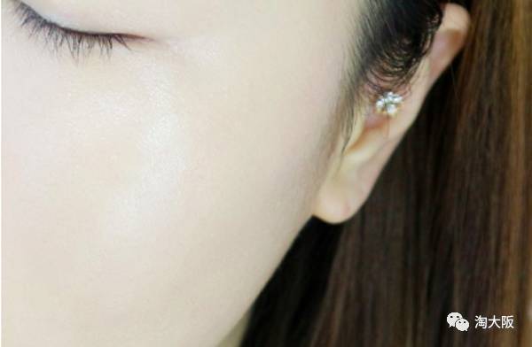 硅膠粉撲和氣墊粉撲哪個(gè)好用？硅膠粉撲和氣墊粉撲對(duì)比