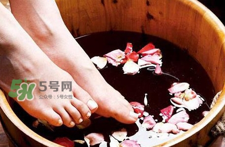 花椒水泡腳一次用多少花椒？花椒水泡腳多長時間最佳