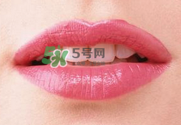 你的嘴唇為什么起泡 嘴唇上的水泡治不好嗎？