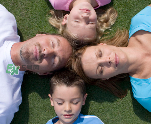 三伏天可以睡地上嗎？三伏天可以睡地板嗎？