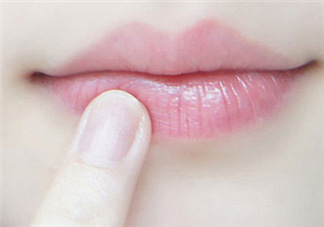 你的嘴唇為什么起泡 嘴唇上的水泡治不好嗎？