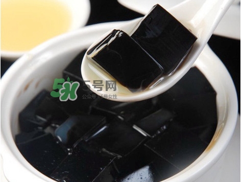 龜苓膏哪個牌子正宗？傳統(tǒng)的龜苓膏如何熬制