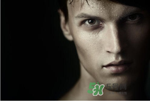 三伏天不出汗怎么回事？三伏天臉上愛出汗怎么回事？