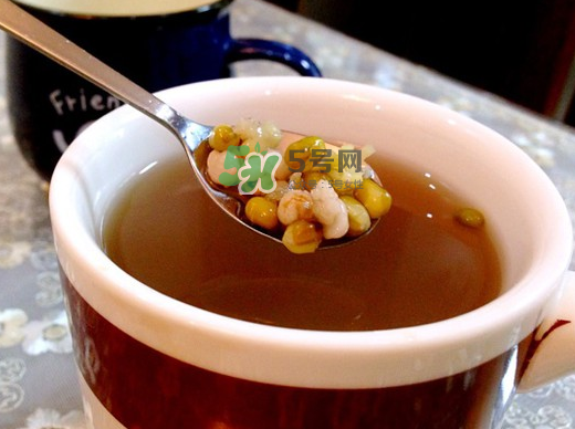 綠豆湯和牛奶能一起吃嗎？喝綠豆湯同時可以喝牛奶嗎？