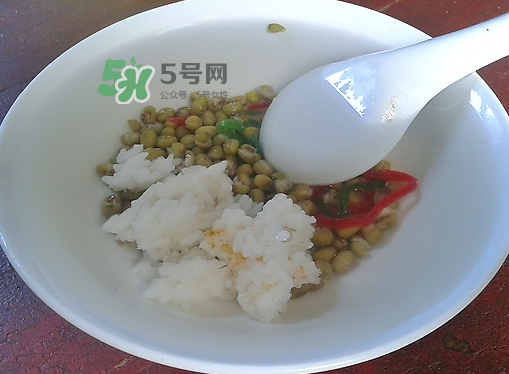 綠豆湯和牛奶能一起吃嗎？喝綠豆湯同時可以喝牛奶嗎？