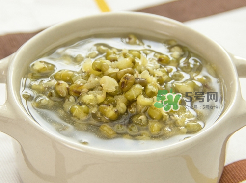 喝完啤酒可以喝綠豆湯嗎？啤酒和綠豆湯能一起喝嗎？