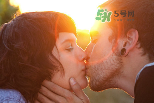 初吻怎么接吻？如何接吻不像初吻？