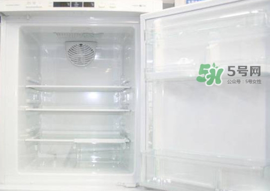 冰箱夏天溫度應(yīng)該調(diào)到幾檔？冰箱里面冰太多怎么辦