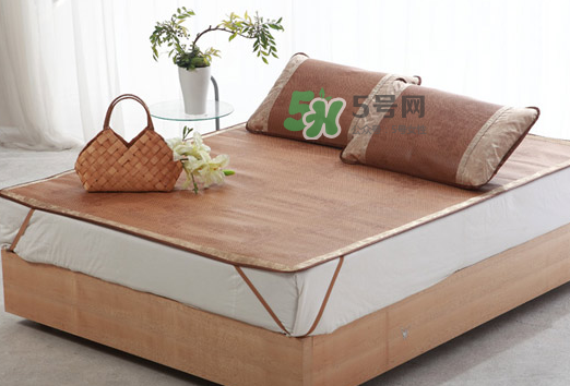 三伏天坐月子可以睡涼席嗎？夏天坐月子可以睡涼席嗎？