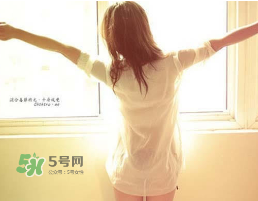 三伏天坐月子可以開窗戶嗎？夏天坐月子能開窗戶嗎？