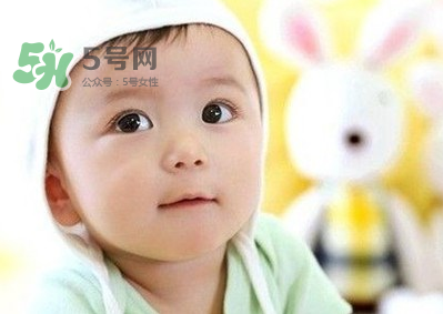 6個(gè)月寶寶不能喝水嗎？寶寶多大可以喝水呢？