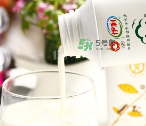  冠益乳和暢輕哪個好？冠益乳好還是暢輕好