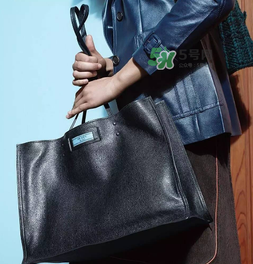 prada etiquette手袋尺寸多大？prada etiquette尺寸有幾種？