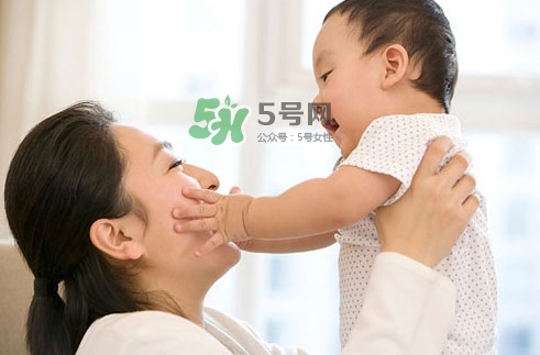 3~5個月的寶寶有多了解這個世界？寶寶睡眠習(xí)慣如何規(guī)范？