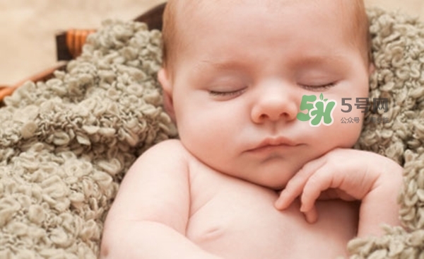 3~5個月的寶寶有多了解這個世界？寶寶睡眠習(xí)慣如何規(guī)范？