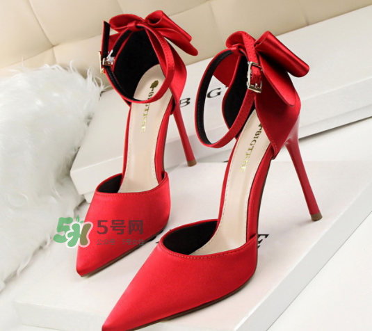 閏六月給老婆買什么？閏六月為什么要給老婆買紅鞋？