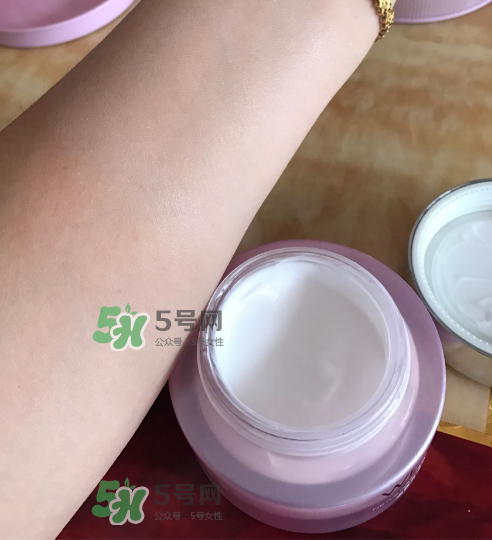 溫碧泉素顏霜好用嗎？溫碧泉素顏霜多少錢？