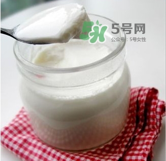 芭樂能和酸奶一起吃嗎？酸奶可以和芭樂一起吃嗎