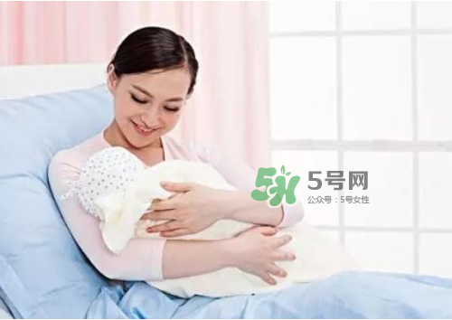 8月份坐月子穿什么衣服？八月份坐月子穿什么鞋？