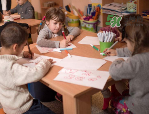 暑假孩子不寫作業(yè)怎么辦？暑假不想寫作業(yè)怎么教育？